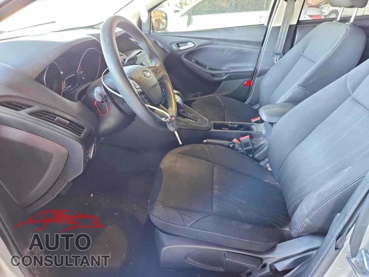 FORD FOCUS 2016 - 1FADP3K28GL364016