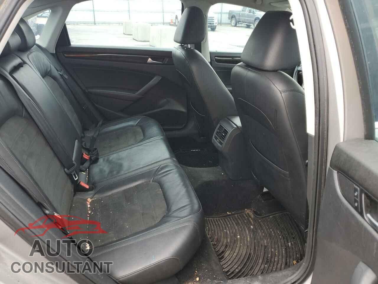 VOLKSWAGEN PASSAT 2014 - 1VWCT7A30EC008902