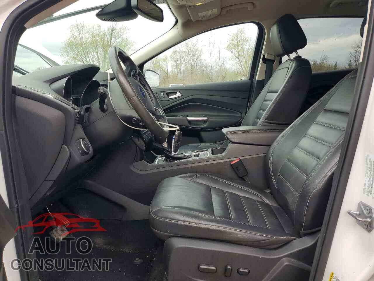 FORD ESCAPE 2017 - 1FMCU0JD8HUD92793