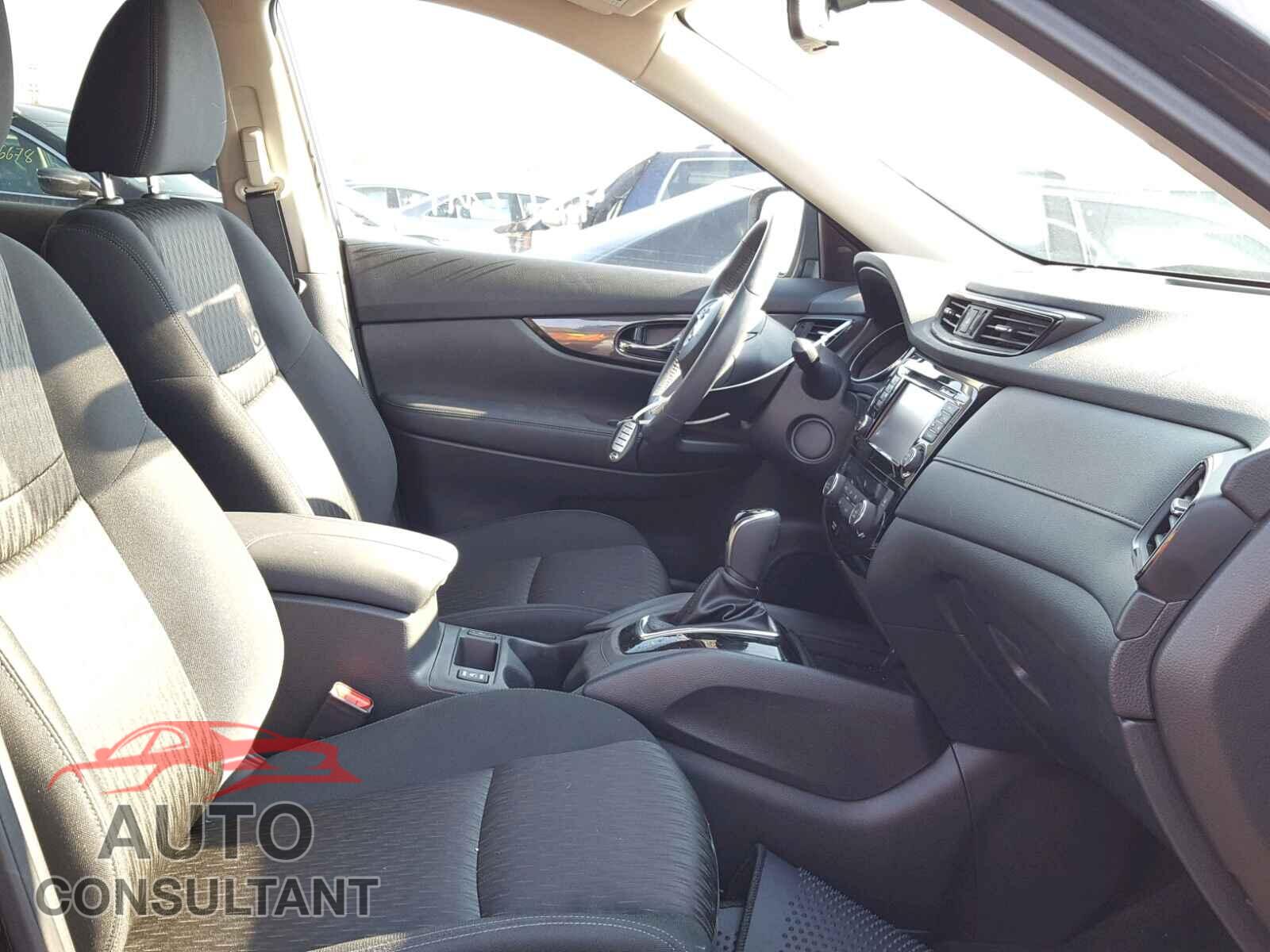 NISSAN ROGUE S 2017 - KNMAT2MV1HP587776