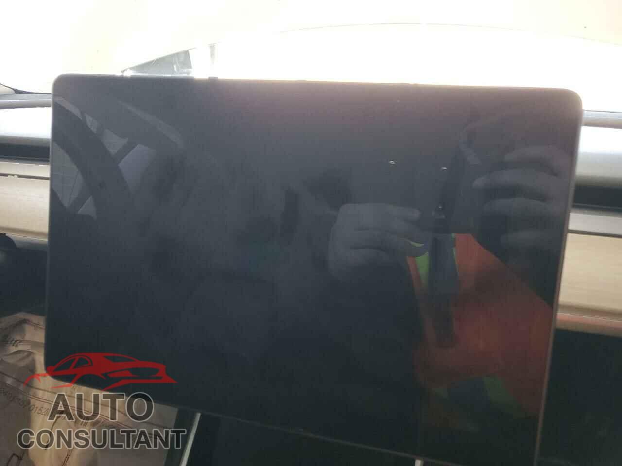 TESLA MODEL 3 2018 - 5YJ3E1EA5JF041040