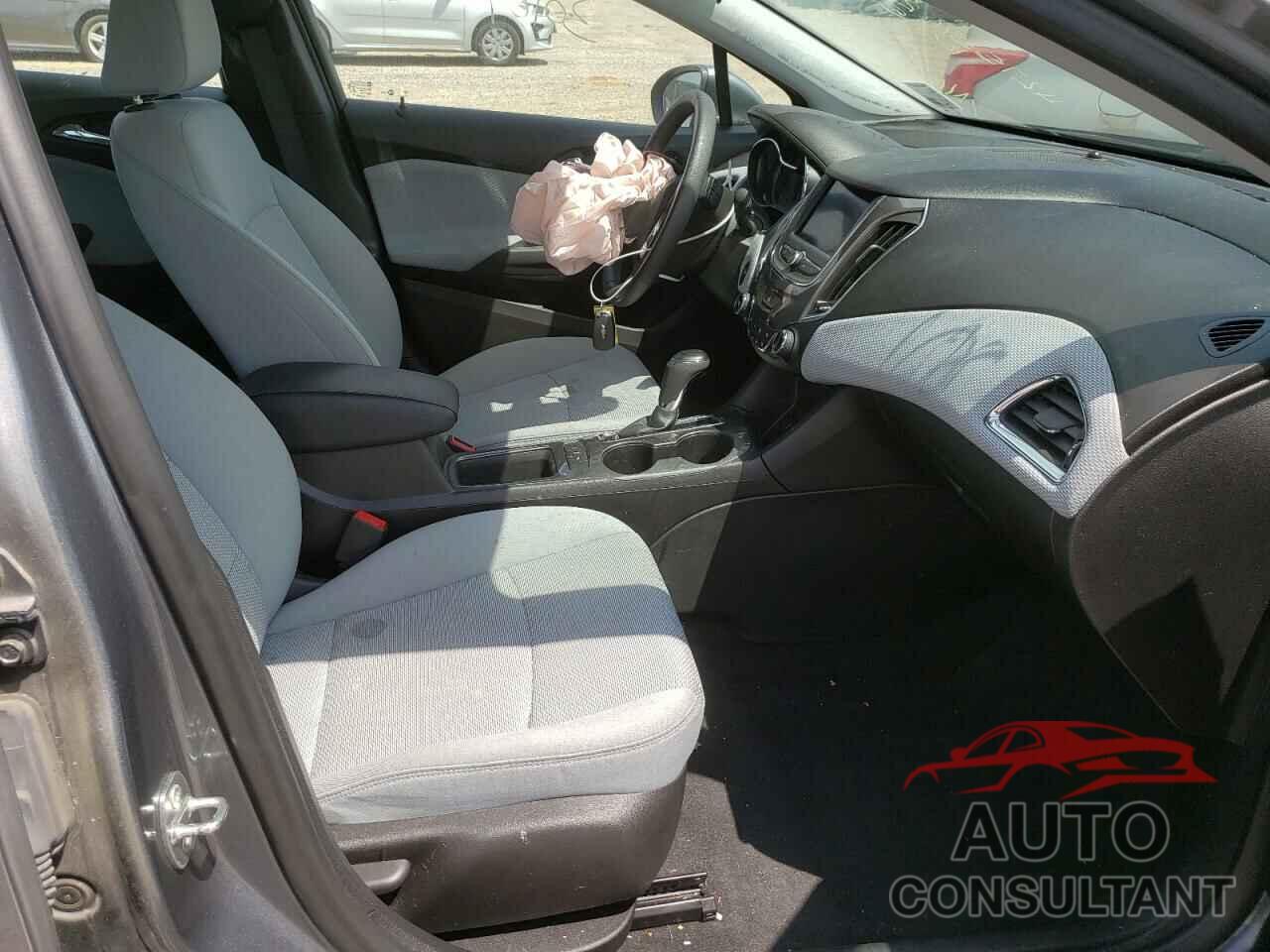 CHEVROLET CRUZE 2019 - 1G1BE5SM1K7102255