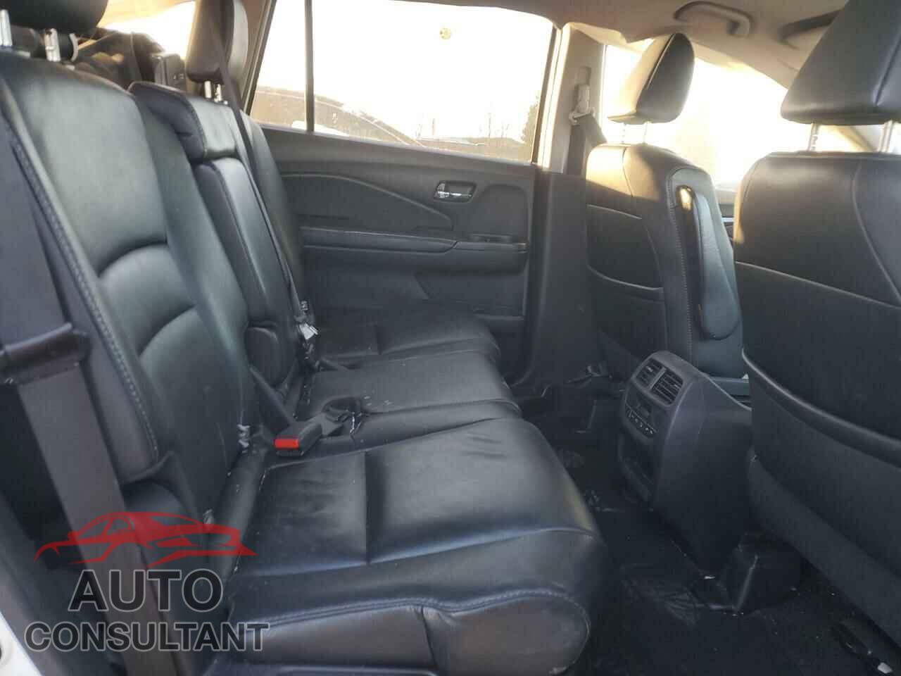 HONDA PILOT 2017 - 5FNYF6H59HB032608
