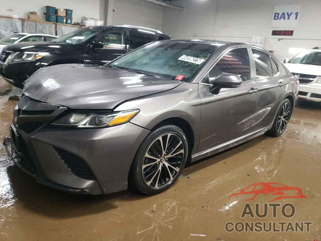 TOYOTA CAMRY 2018 - 4T1B11HK5JU561950