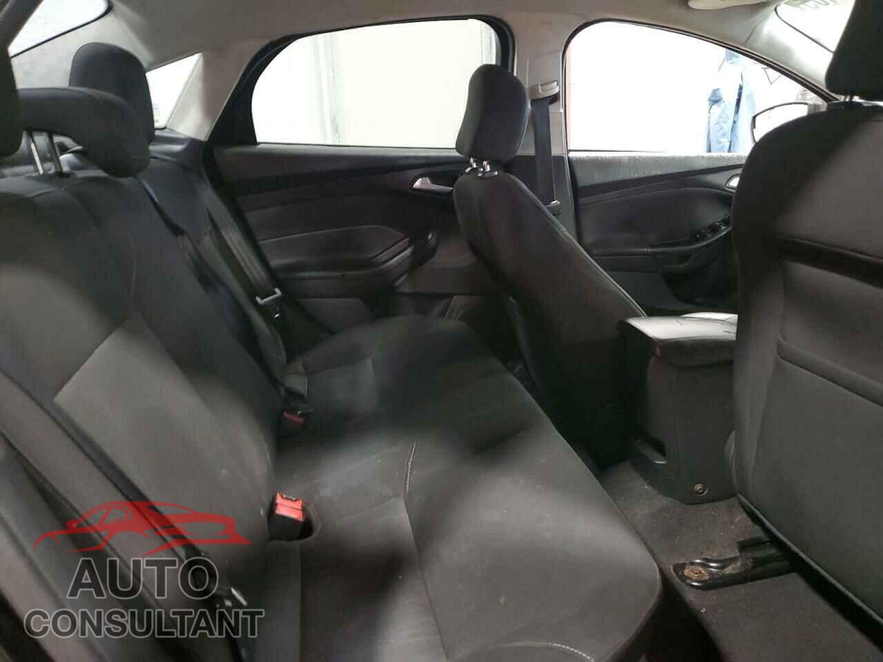 FORD FOCUS 2015 - 1FADP3F28FL310689