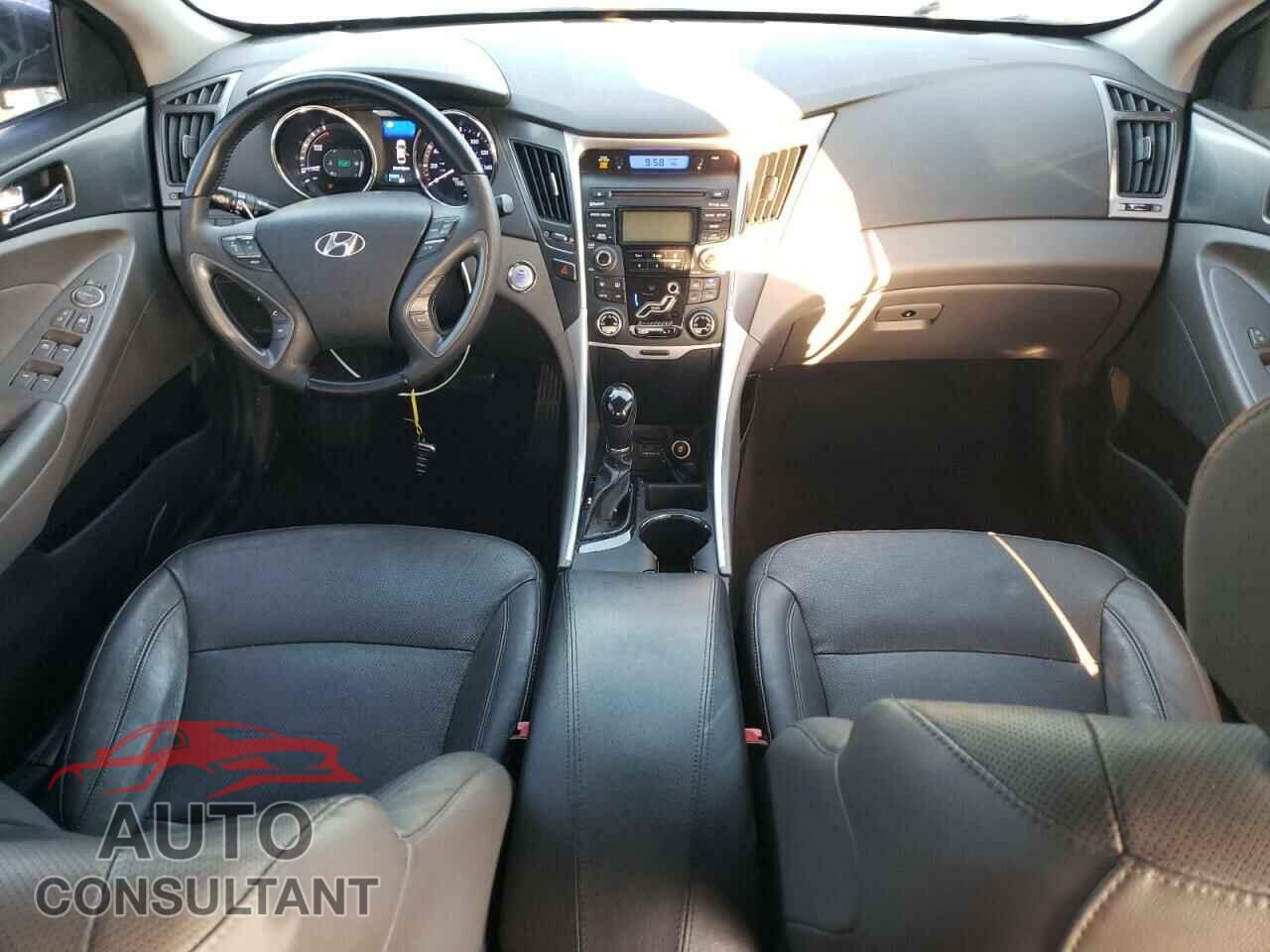 HYUNDAI SONATA 2012 - KMHEC4A41CA029636