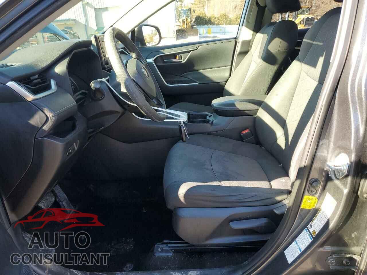 TOYOTA RAV4 2019 - JTMP1RFV6KD028612