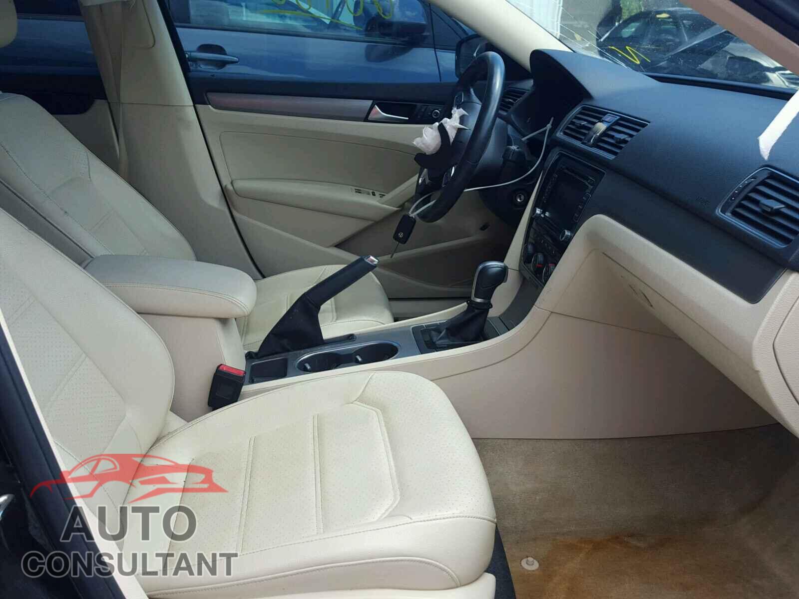 VOLKSWAGEN PASSAT 2015 - 1VWBS7A39FC030624