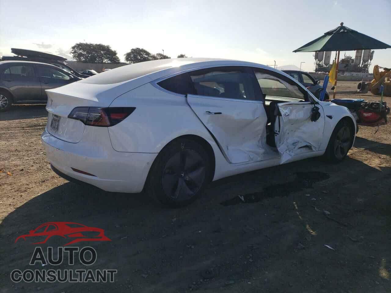 TESLA MODEL 3 2018 - 5YJ3E1EA7JF043887