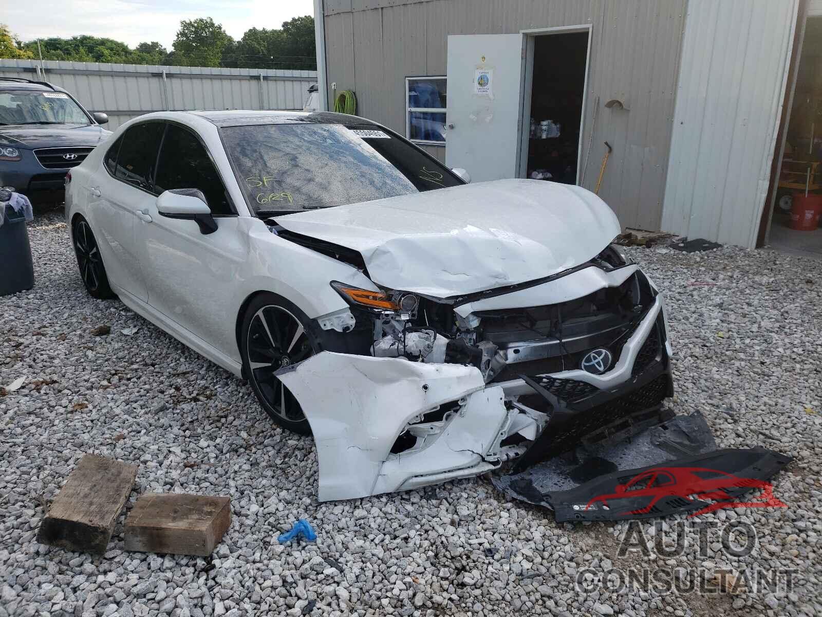 TOYOTA CAMRY 2018 - 4T1B61HK9JU071058