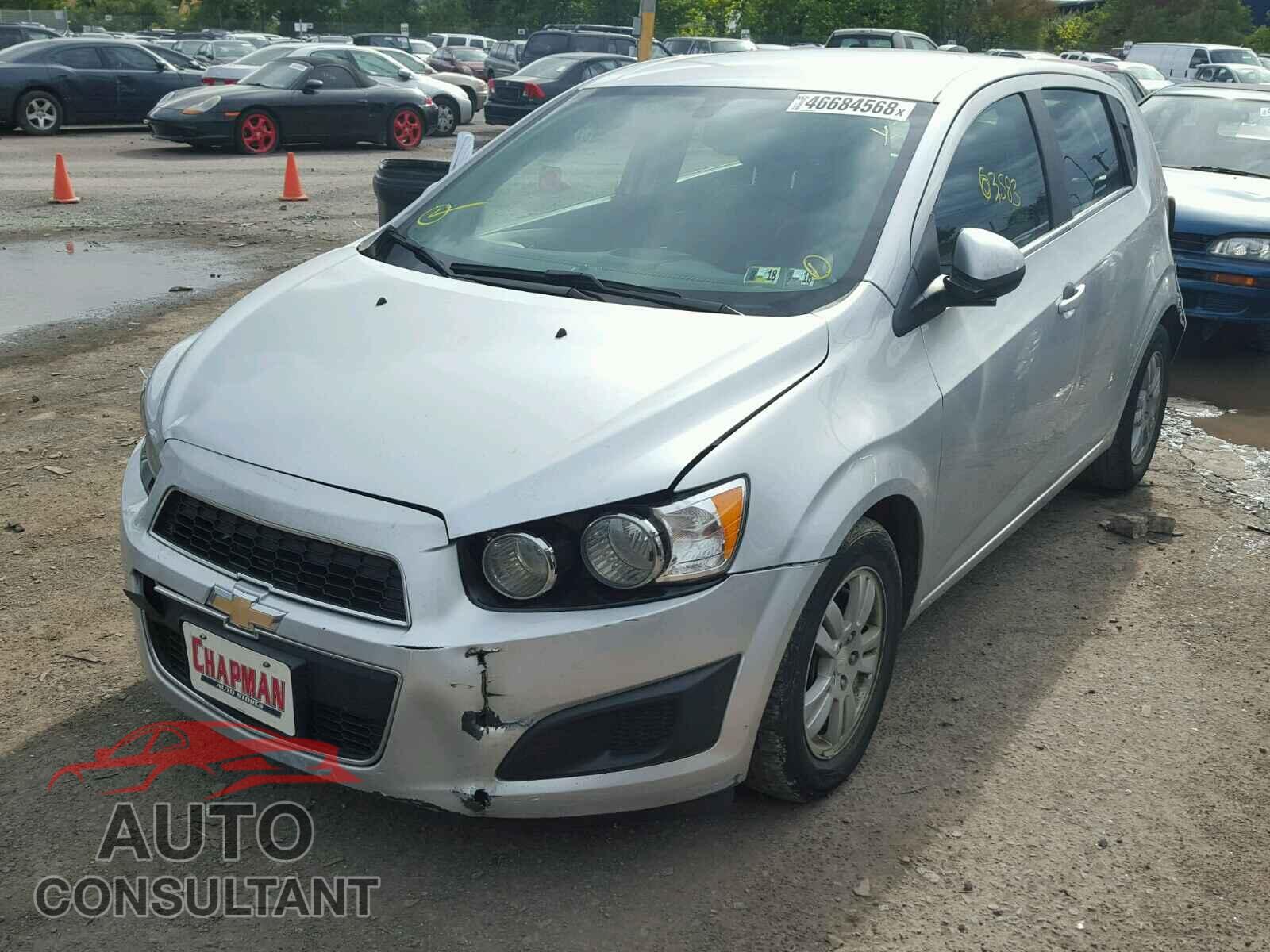 CHEVROLET SONIC 2015 - 1G1JC6SG8F4199155