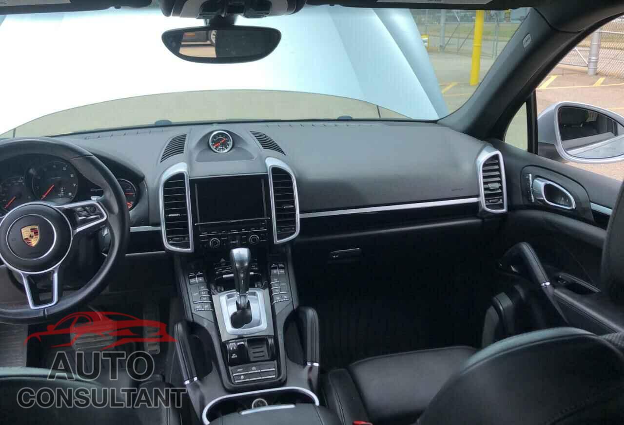 PORSCHE CAYENNE 2016 - WP1AA2A2XGKA14188