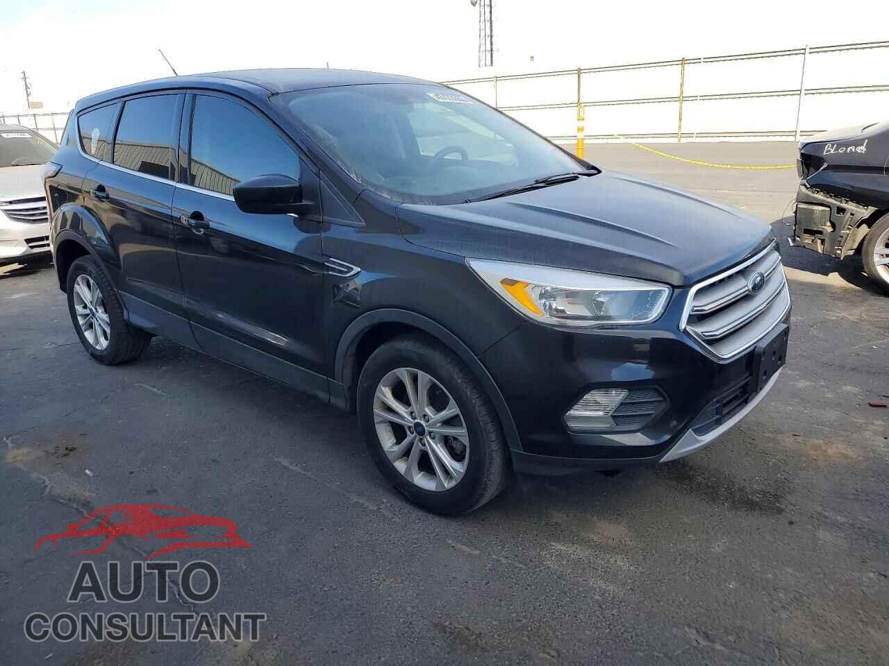 FORD ESCAPE 2017 - 1FMCU9GD3HUD30357