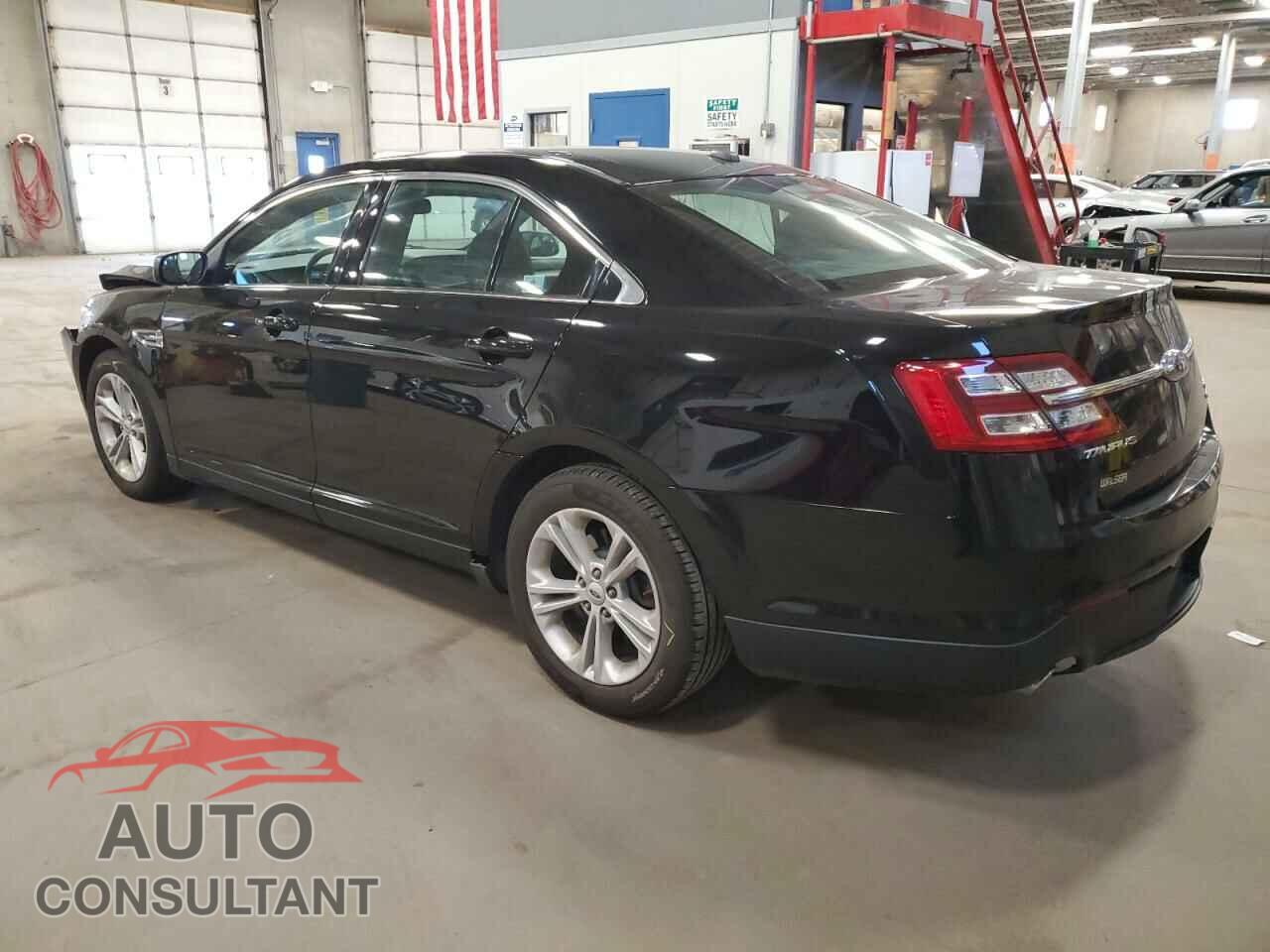 FORD TAURUS 2017 - 1FAHP2E82HG120058