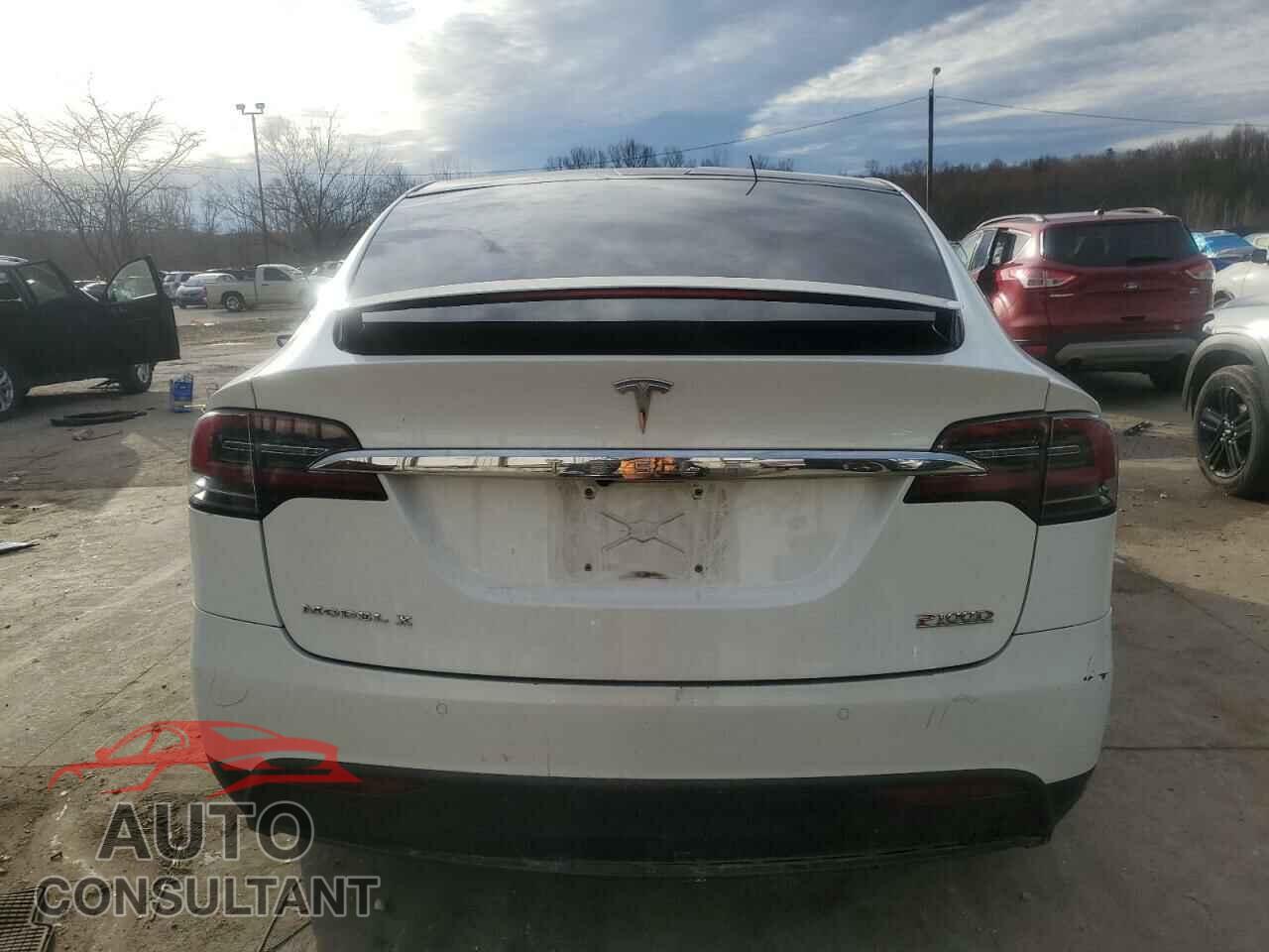 TESLA MODEL X 2017 - 5YJXCBE46HF052811