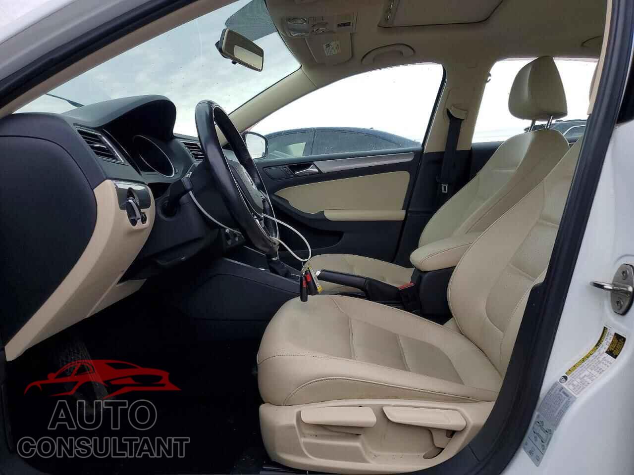 VOLKSWAGEN JETTA 2017 - 3VWDB7AJ9HM411043