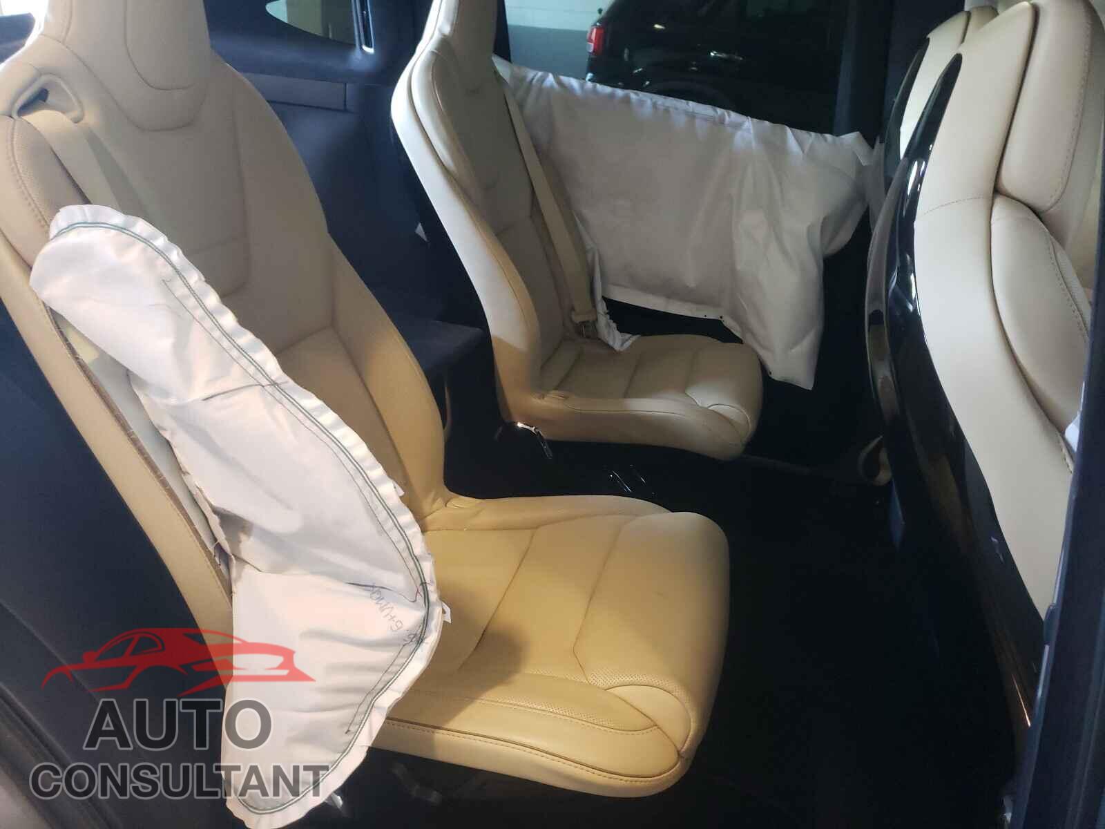 TESLA MODEL X 2016 - 5YJXCBE26GF010703