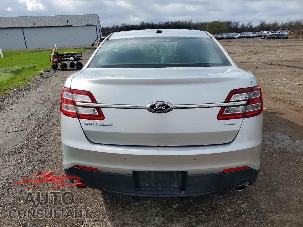 FORD TAURUS 2018 - 1FAHP2E86JG112227
