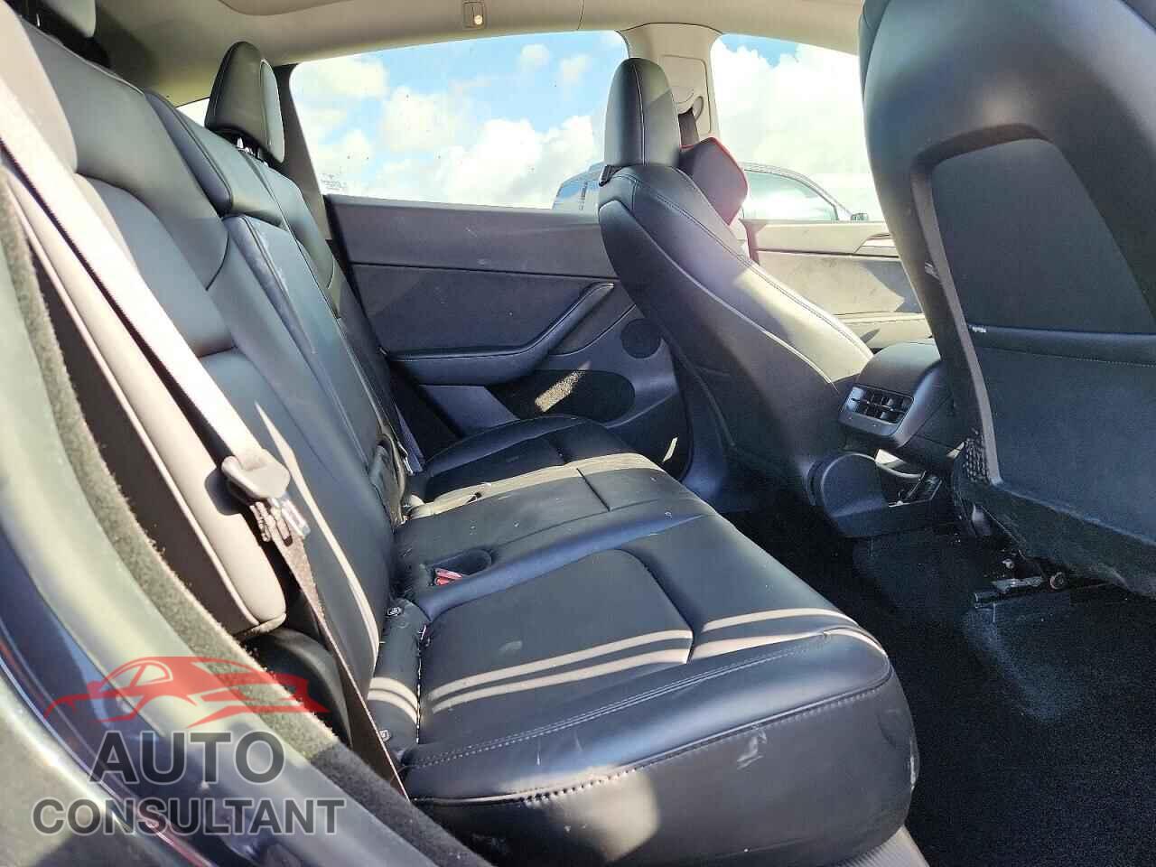 TESLA MODEL Y 2024 - 7SAYGDED9RF112248