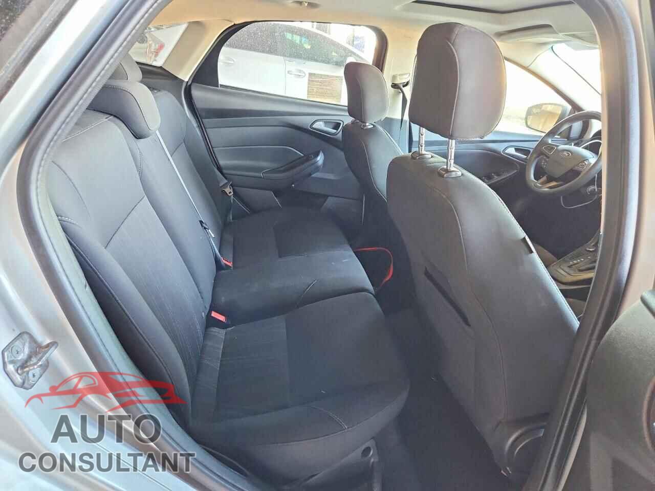 FORD FOCUS 2016 - 1FADP3K28GL364016