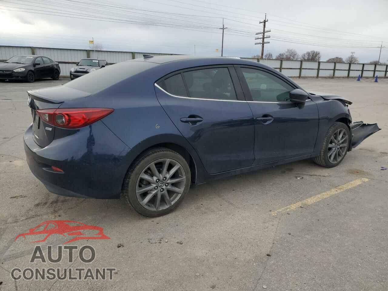 MAZDA 3 2018 - 3MZBN1V32JM267882