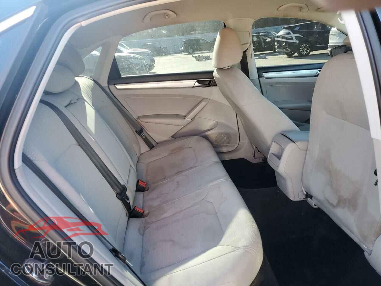 VOLKSWAGEN PASSAT 2017 - 1VWAT7A35HC005604