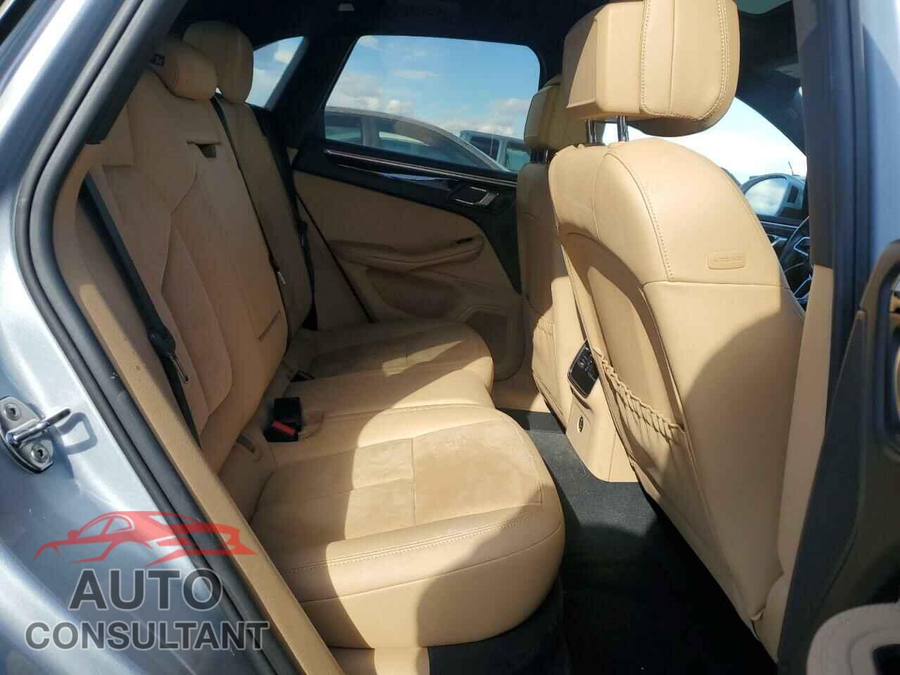 PORSCHE MACAN 2017 - WP1AA2A57HLB01973