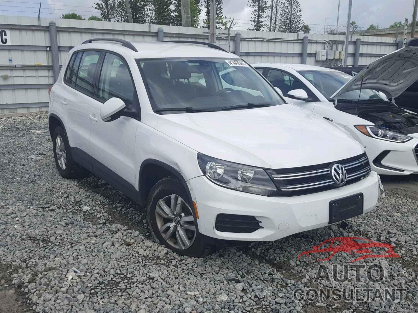 VOLKSWAGEN TIGUAN S 2017 - WVGBV7AX3HK012959