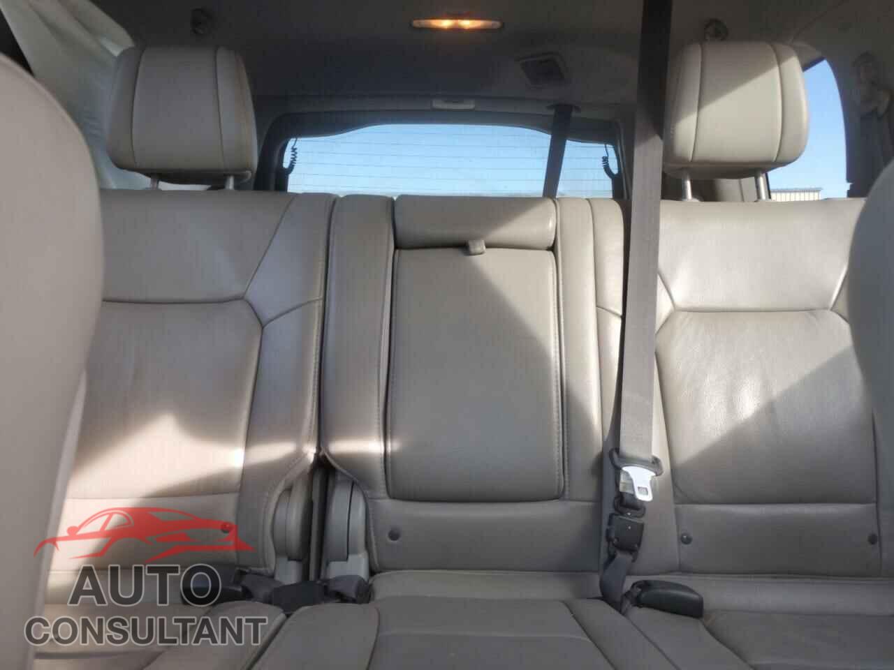 HONDA PILOT 2015 - 5FNYF4H51FB012743