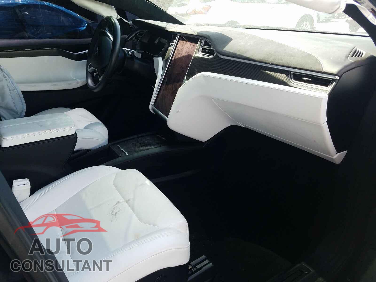 TESLA MODEL X 2017 - 5YJXCBE22HF049340