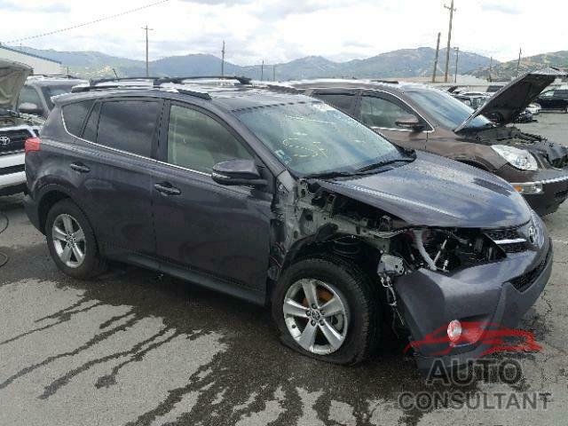 TOYOTA RAV4 XLE 2015 - JTMRFREV5FJ031567