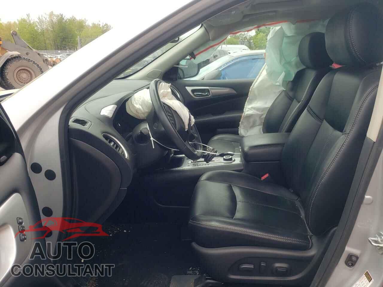 NISSAN PATHFINDER 2017 - 5N1DR2MM2HC658604