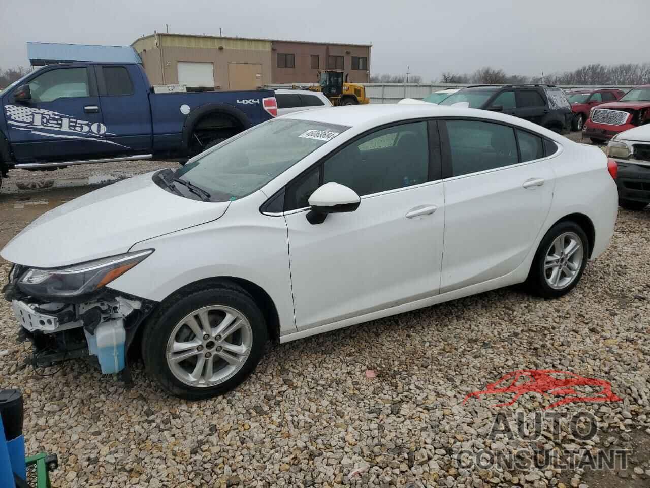 CHEVROLET CRUZE 2018 - 1G1BE5SM5J7190354