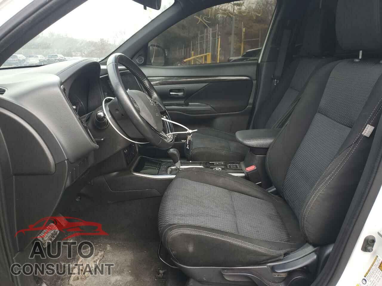 MITSUBISHI OUTLANDER 2018 - JA4AZ3A39JZ032425