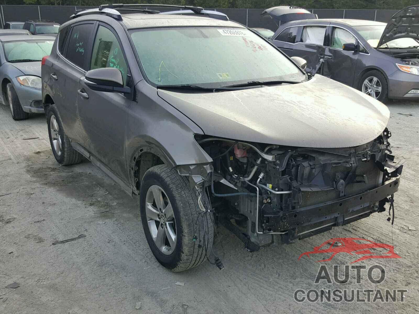 TOYOTA RAV4 XLE 2015 - JTMRFREV2FD097881