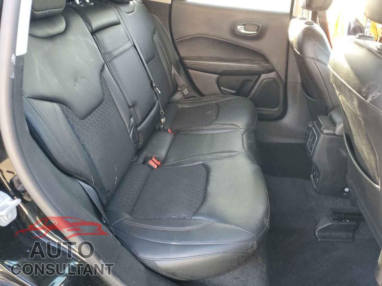 JEEP COMPASS 2018 - 3C4NJDBB3JT179907