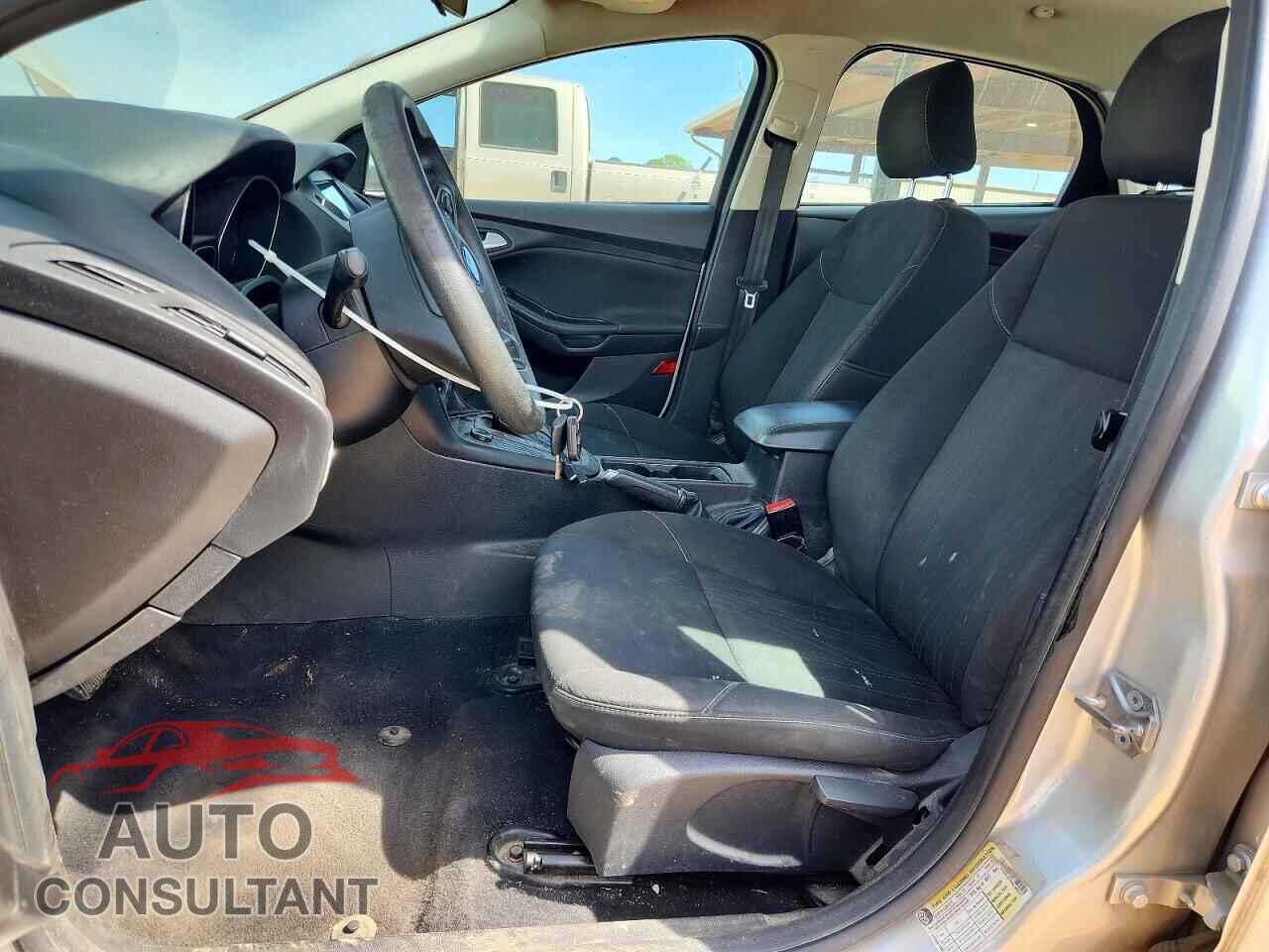 FORD FOCUS 2017 - 1FADP3F26HL288517