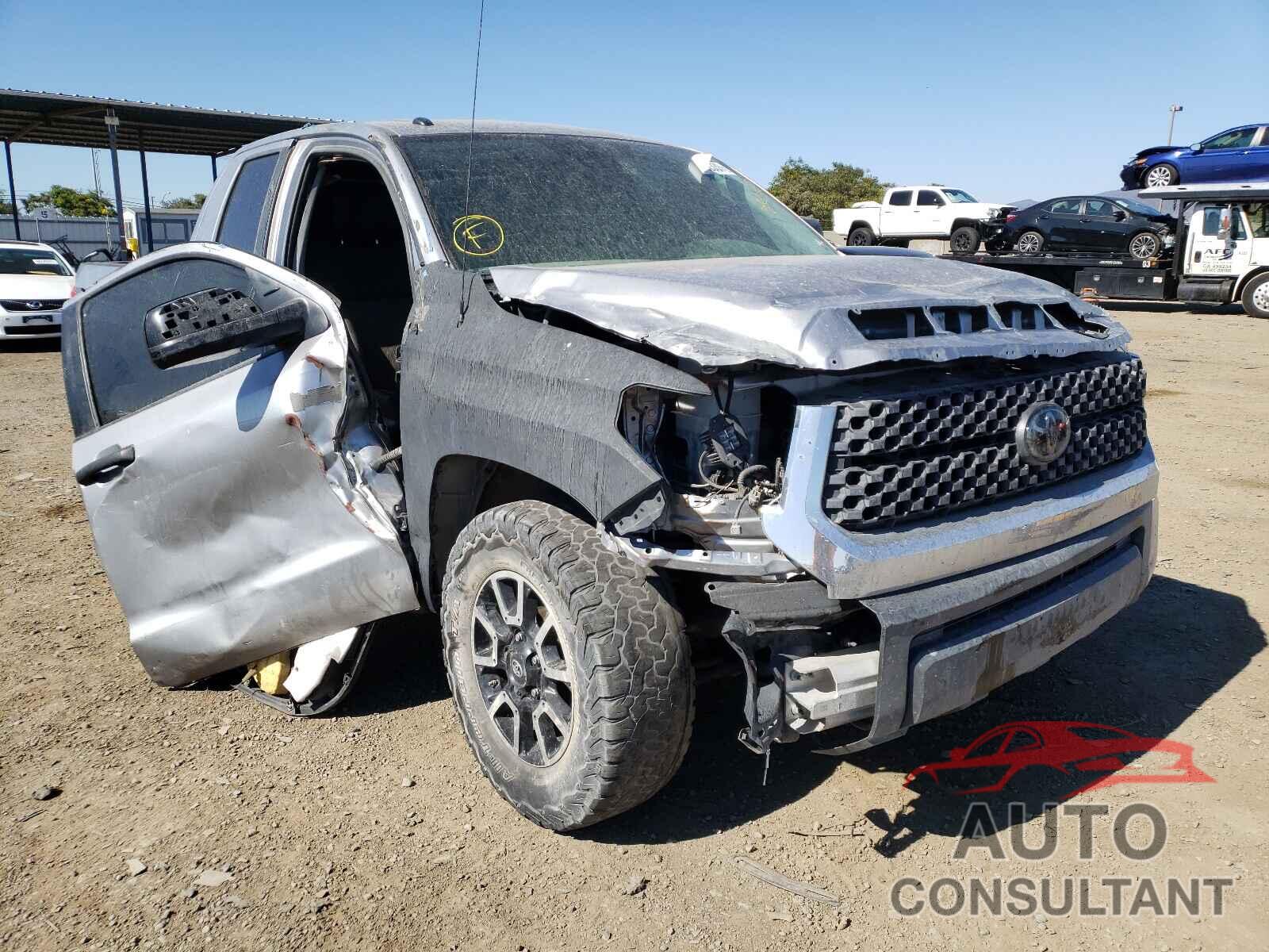 TOYOTA TUNDRA 2018 - 5TFUY5F19JX775817