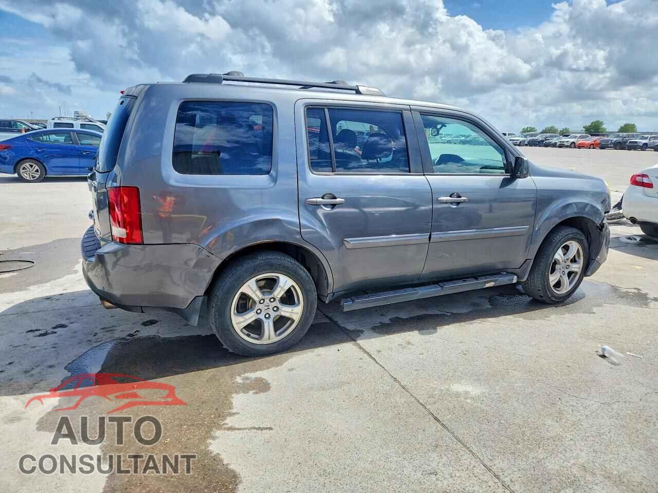 HONDA PILOT 2013 - 5FNYF4H50DB003559