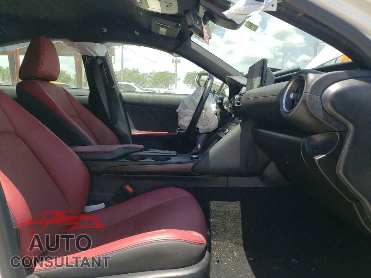 LEXUS IS 2021 - JTHAA1D21M5117323