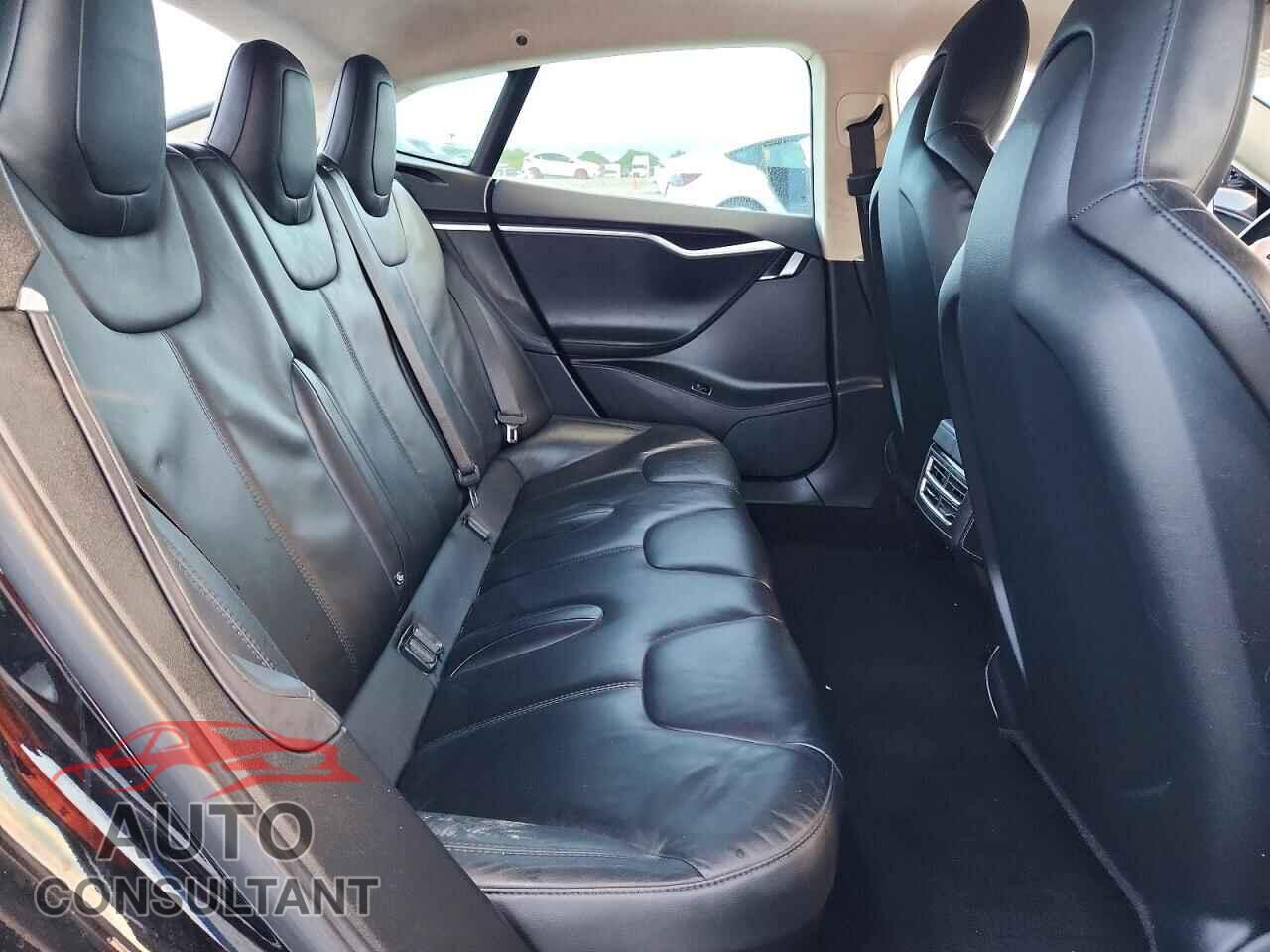 TESLA MODEL S 2015 - 5YJSA1E12FF115822