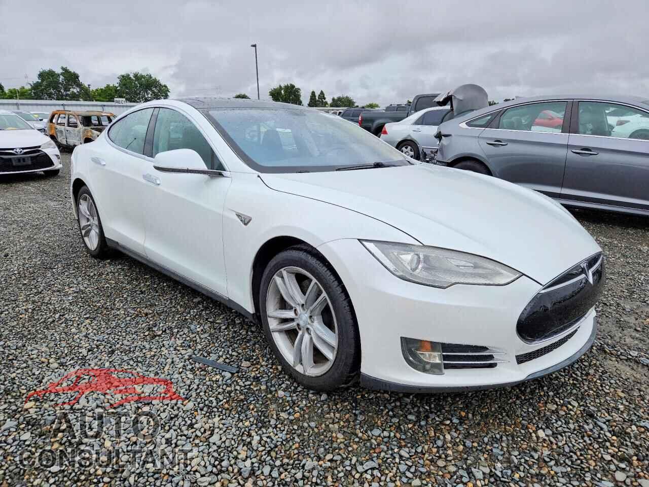 TESLA MODEL S 2013 - 5YJSA1CP6DFP05722