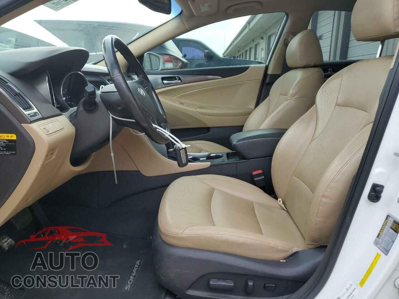 HYUNDAI SONATA 2015 - KMHEC4A42FA132102