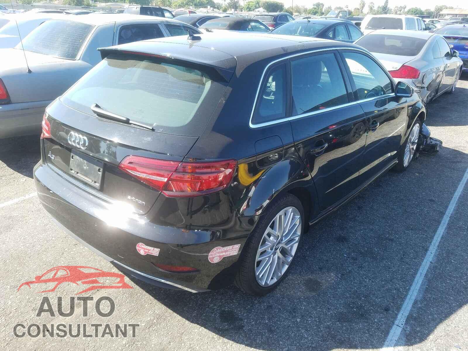 AUDI A3 2018 - WAUTPBFF8JA080995