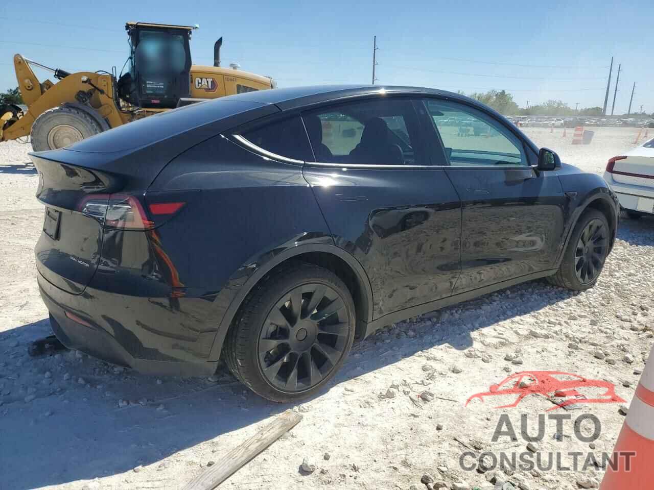 TESLA MODEL Y 2023 - 7SAYGAEEXPF709736