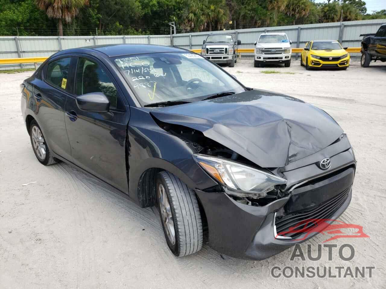 TOYOTA YARIS 2017 - 3MYDLBYV8HY159887