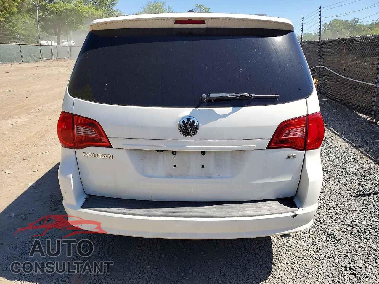 VOLKSWAGEN ROUTAN 2011 - 2V4RW3DG2BR717562