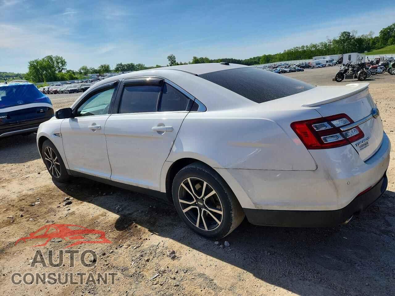 FORD TAURUS 2017 - 1FAHP2E84HG134091