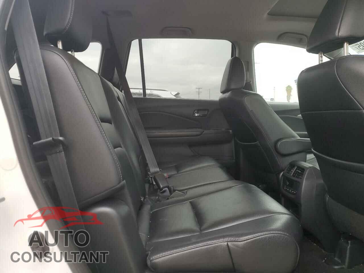 HONDA PILOT 2017 - 5FNYF5H52HB028345