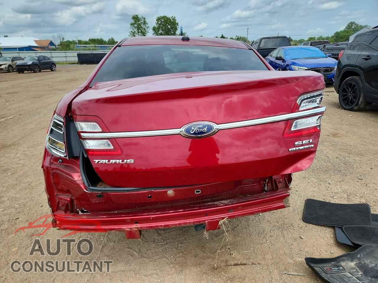 FORD TAURUS 2018 - 1FAHP2E86JG113457